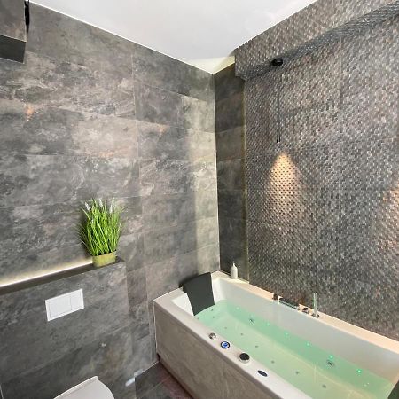 Apartament Bialy Z Jacuzzi Krakow Luaran gambar