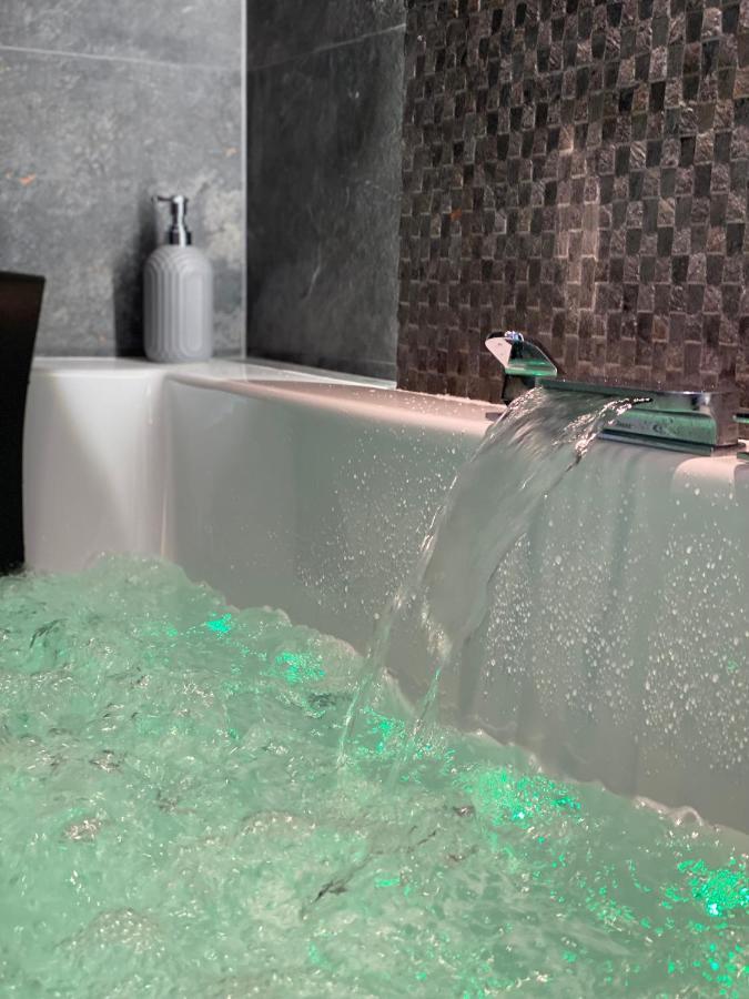 Apartament Bialy Z Jacuzzi Krakow Luaran gambar