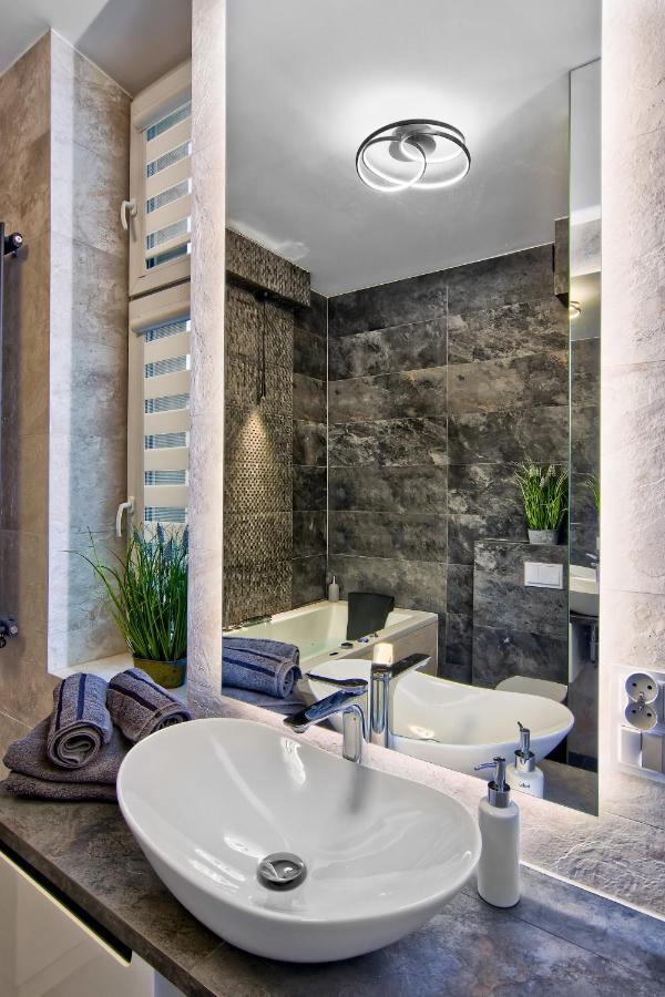 Apartament Bialy Z Jacuzzi Krakow Luaran gambar