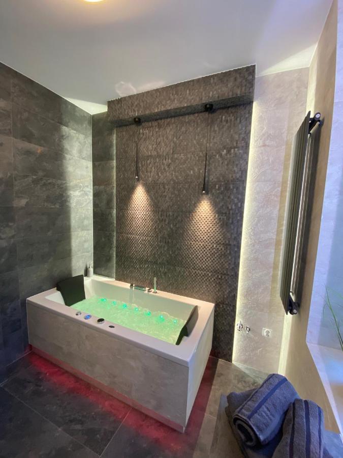 Apartament Bialy Z Jacuzzi Krakow Luaran gambar